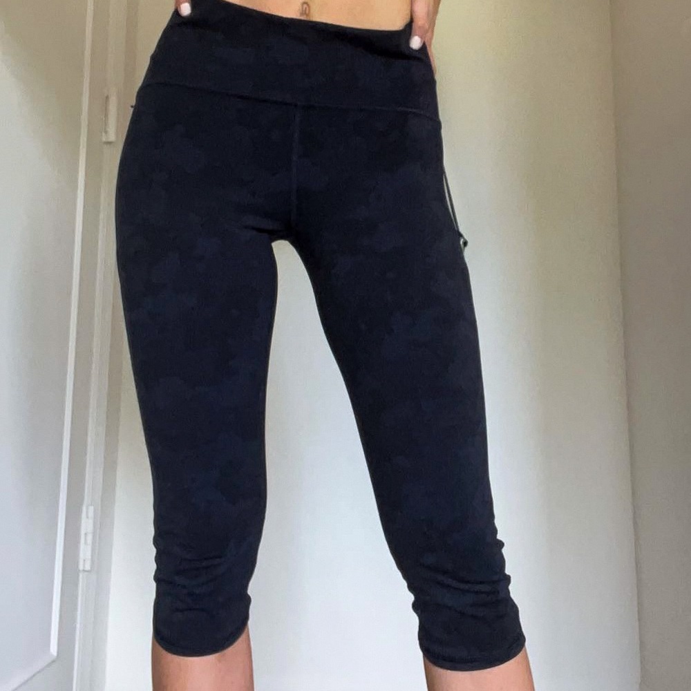 LULULEMON 3/4 LEGGINGS